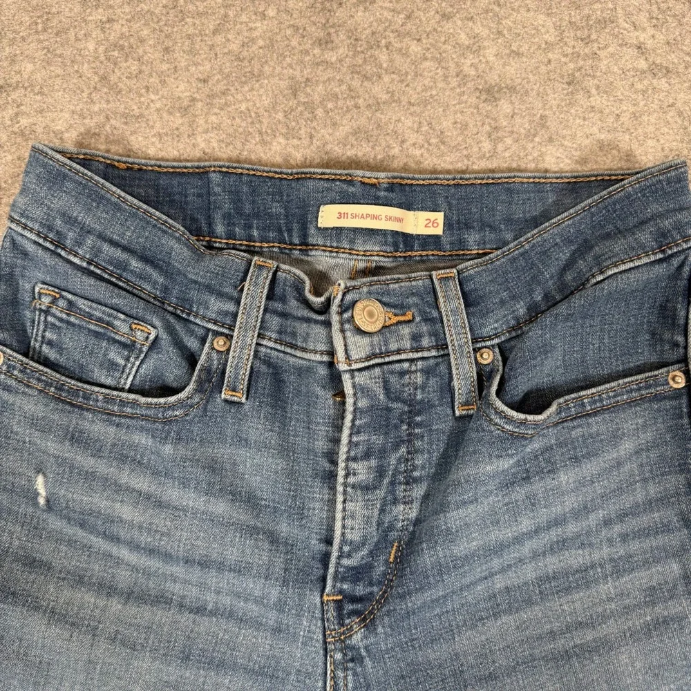 Levis 311 Shaping Skinny Jeans Womens 26 Blue Distressed Denim 19626-0387 L30 - Picture 3 of 11